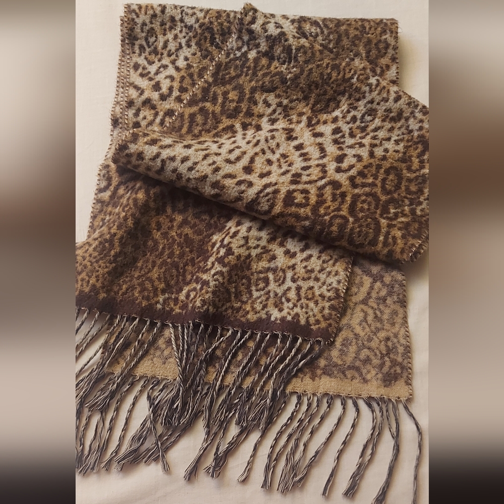 Danier Leopard Print Scarf Fringe Wrap Brown Tan Classic Winter Shawl - Picture 4 of 10